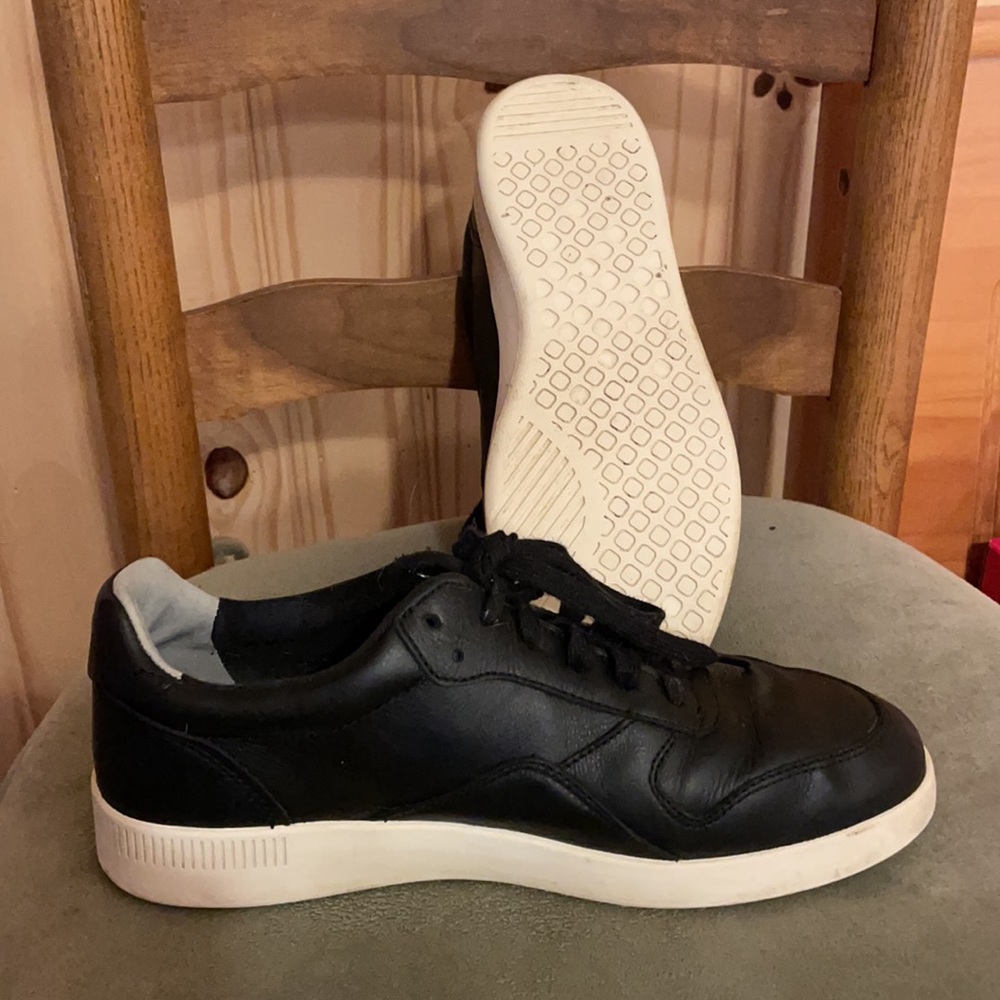 Everlane size 8.5 Black Leather Court Sneaker